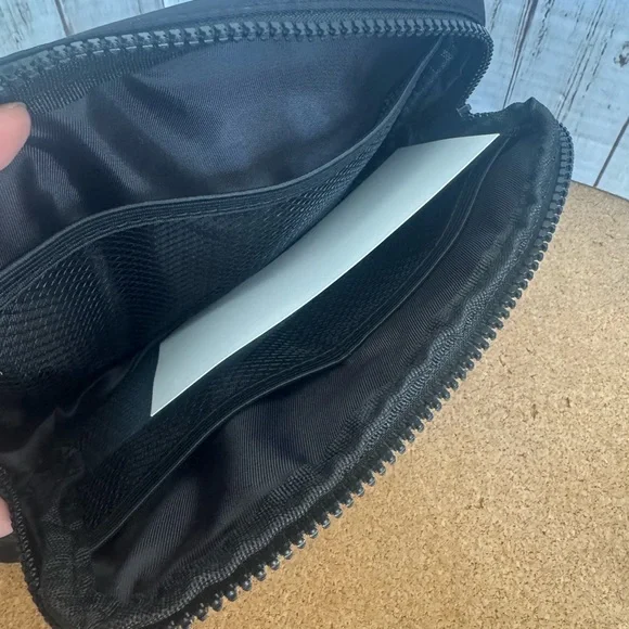 CJLA Carly Jean Los Angeles Belt Bag Fanny Pack Travel - Picture 6 of 12